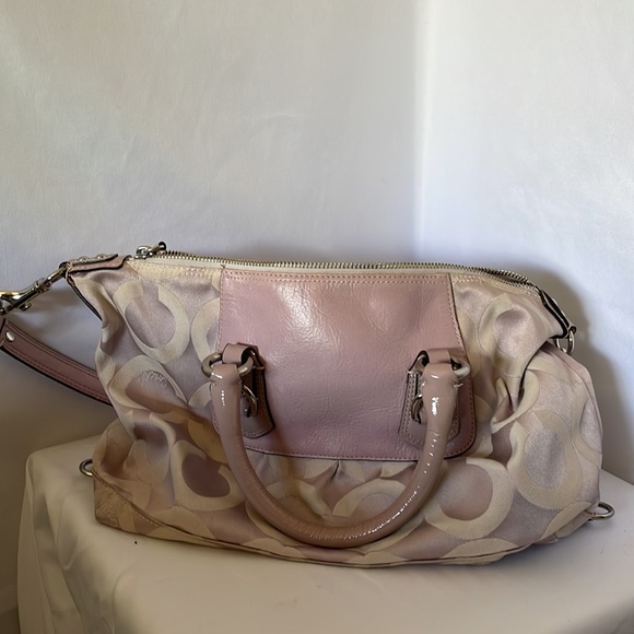 Coach shoulder bag silver hardware light pinkish purple color gray inside - Picture 3 of 16